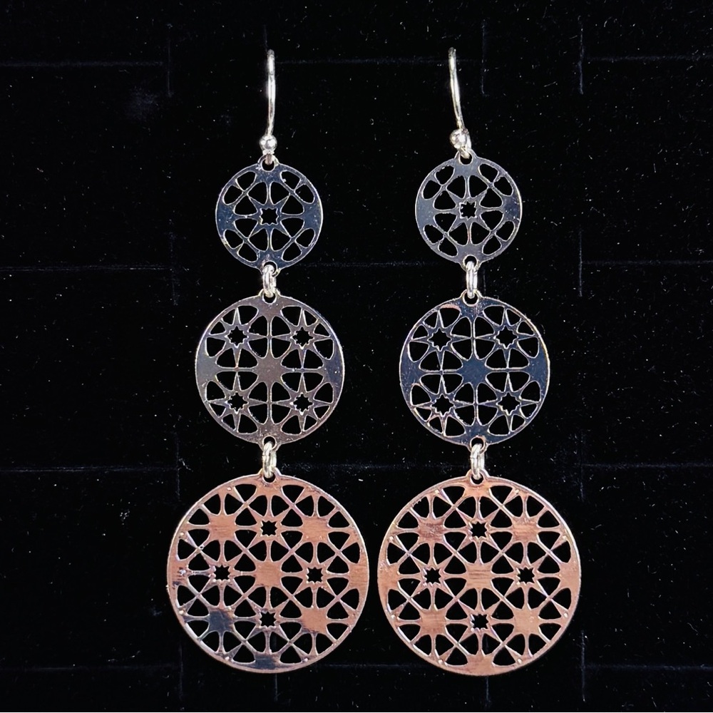 Delicate Silvertone Lightweight Dangle Pierced Ea… - image 4